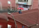 İki çocuğun bayrak sevgisi! Gözleriniz dolacak