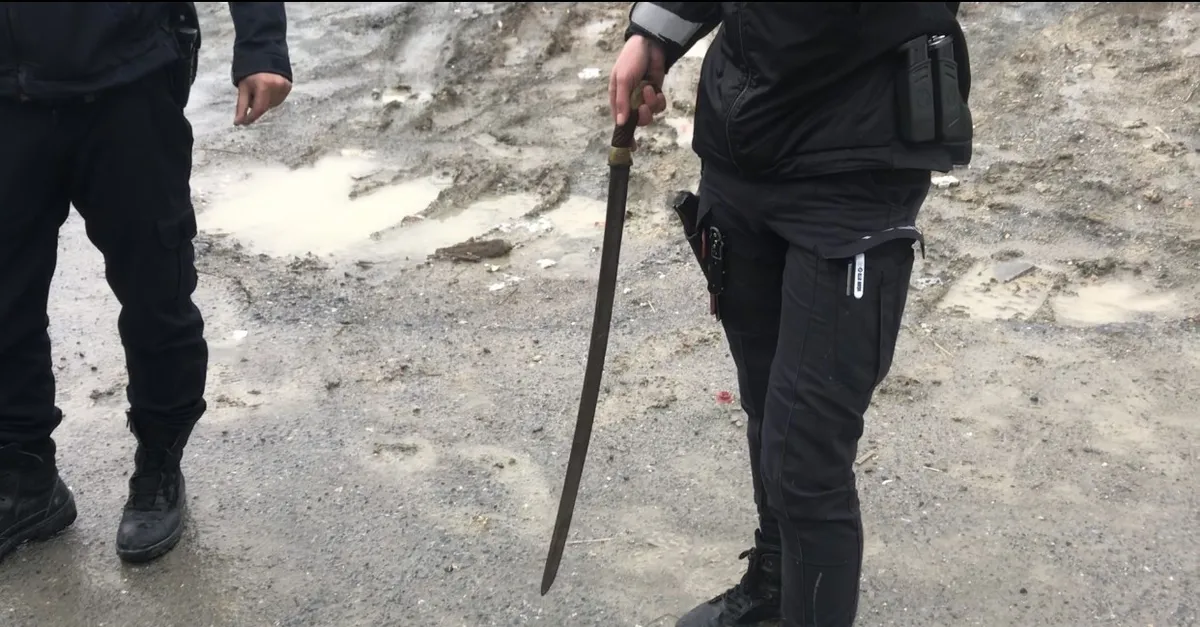 İstanbul Esenyurt’ta kılıçlı pompalı tüfekli kavga! Yaralılar var