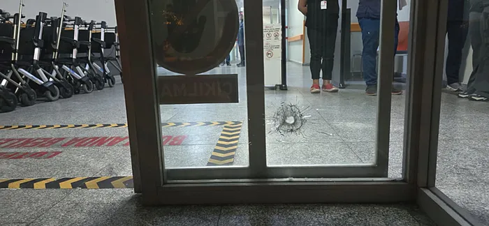 1725073617995.jpg Bahçelievler Devlet Hastanesi'ne silahlı saldırı: 5 yaralı - 1