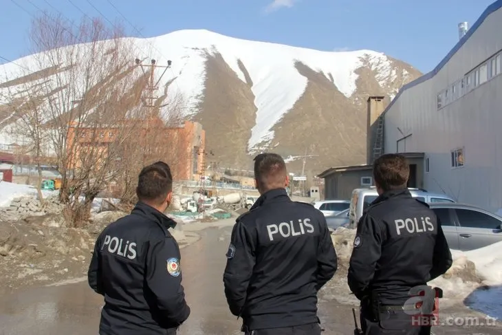 Hakkari’de karlar eridi Atatürk silüeti ortaya çıktı