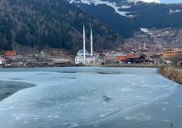 Uzungöl buz tuttu! Kartpostallık görüntü