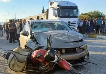 Manisa'da otomobil ve motosiklet çarpıştı!