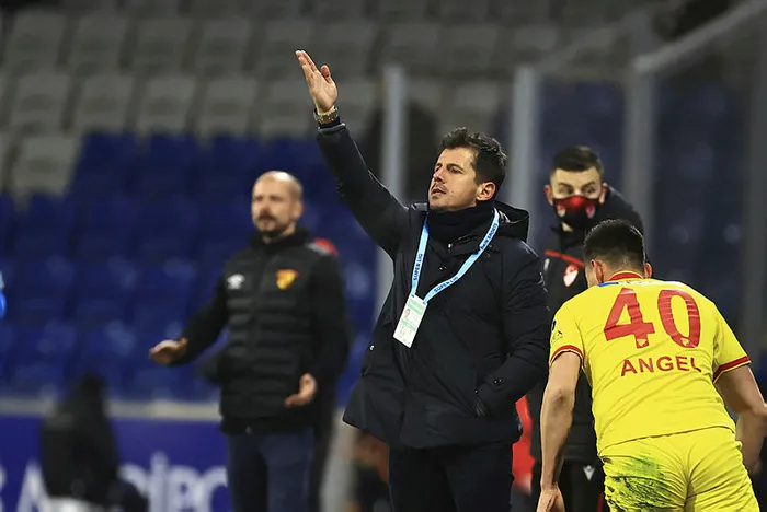 basaksehir-evinde-goztepeye-yenildi-0-2-mac-sonucu-ozet-1642873899429.jpg Başakşehir evinde Göztepe'ye yenildi: 1-2 (MAÇ SONUCU ÖZET) - 3