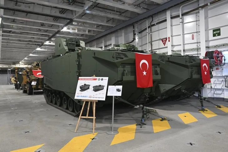 Türkiye’nin başarısı yine manşetlerde! İlk SİHA gemisi TCG Anadolu’yu böyle gördüler
