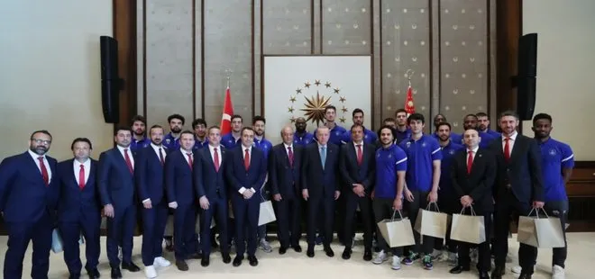 Başkan Erdoğan, THY Avrupa Ligi şampiyonu Anadolu Efes takımını kabul etti