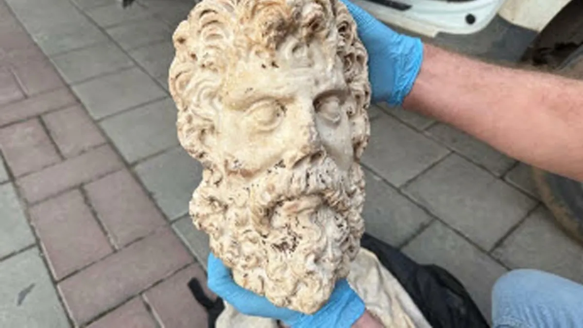 İzmir'de 2 bin yıllık Zeus heykeli ele geçirildi: 3 şüpheli gözaltında
