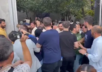 DEM Parti Van il binasında PKK lehine slogan atan kişilere müdahale