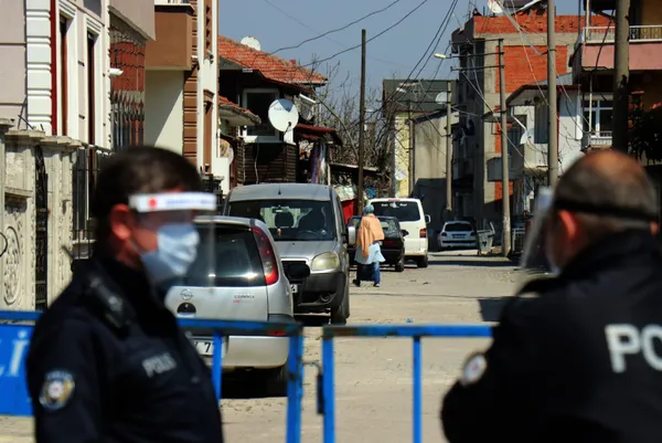 son-dakika-rehber-guncellendi-saglik-bakanligindan-flas-karantina-karari-1615964356977.jpg Son dakika: Rehber güncellendi! Sağlık Bakanlığından flaş 'karantina' kararı - 4