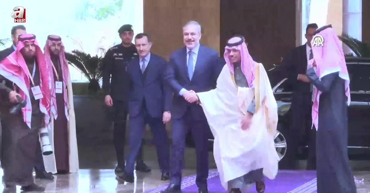 Dışişleri Bakanı Hakan Fidan Riyad'da düzenlenen Suriye toplantısına katıldı