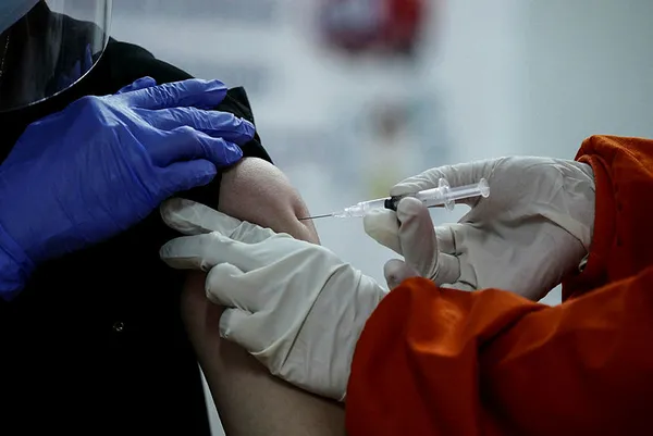 DSÖ’nün onayını alan BioNTech aşısında endişelendiren gelişme! Aşı olduktan 5 gün sonra öldü