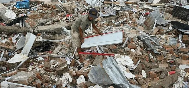 6,2 büyüklüğündeki depremde ölenlerin sayısı 56’ya ulaştı!