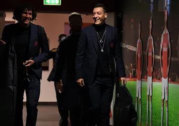 Mesut Özil'in kolyesi Almanları çıldırttı