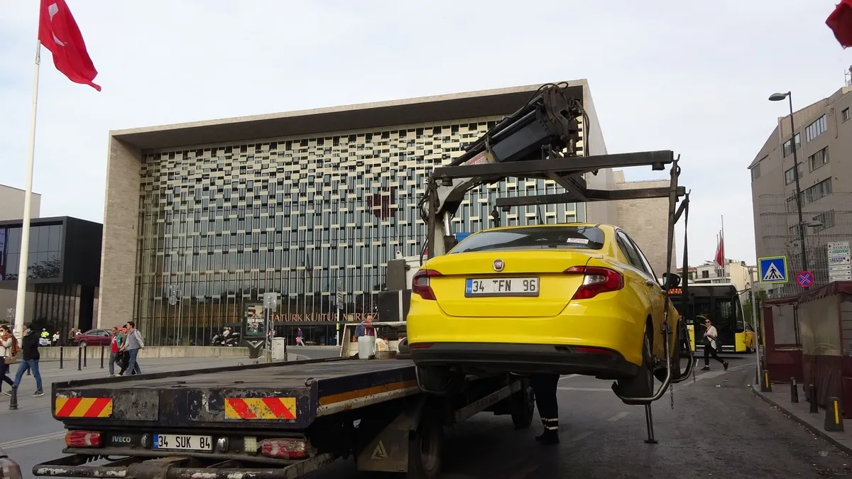 Taksim'de ticari taksi denetimi yapıldı