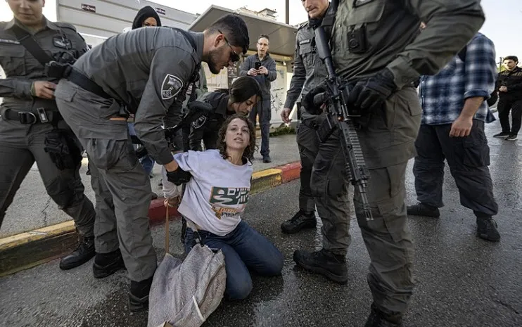 israilde-idam-cezasi-tasarisina-onay-kanli-yasayi-protestoya-insanlik-disi-muamele-1775049986752.jpeg foto: AA