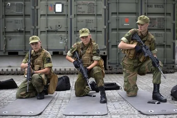 Norveç’ten kadınlara da zorunlu askerlik kararı