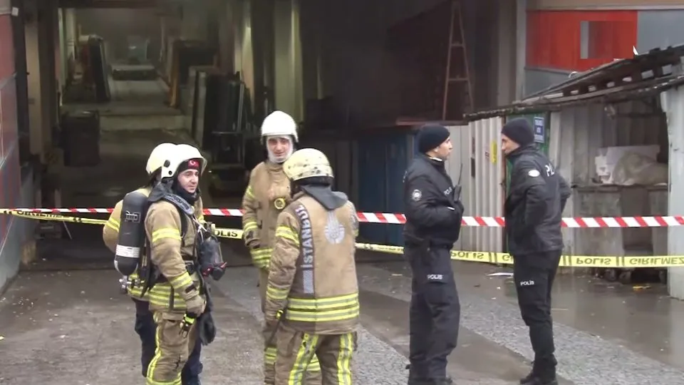 Son dakika: Ümraniye’de cam fabrikasında patlama! Ölü ve yaralılar var |Video