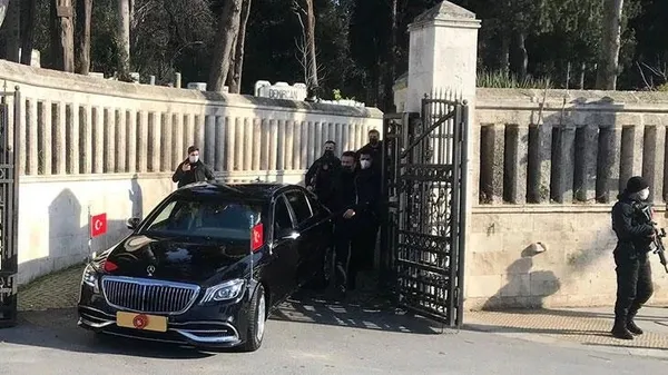 baskan-recep-tayyip-erdogan-anne-ve-babasinin-mezarini-ziyaret-etti-1640341444504.jpeg Başkan Recep Tayyip Erdoğan anne ve babasının mezarını ziyaret etti - 1