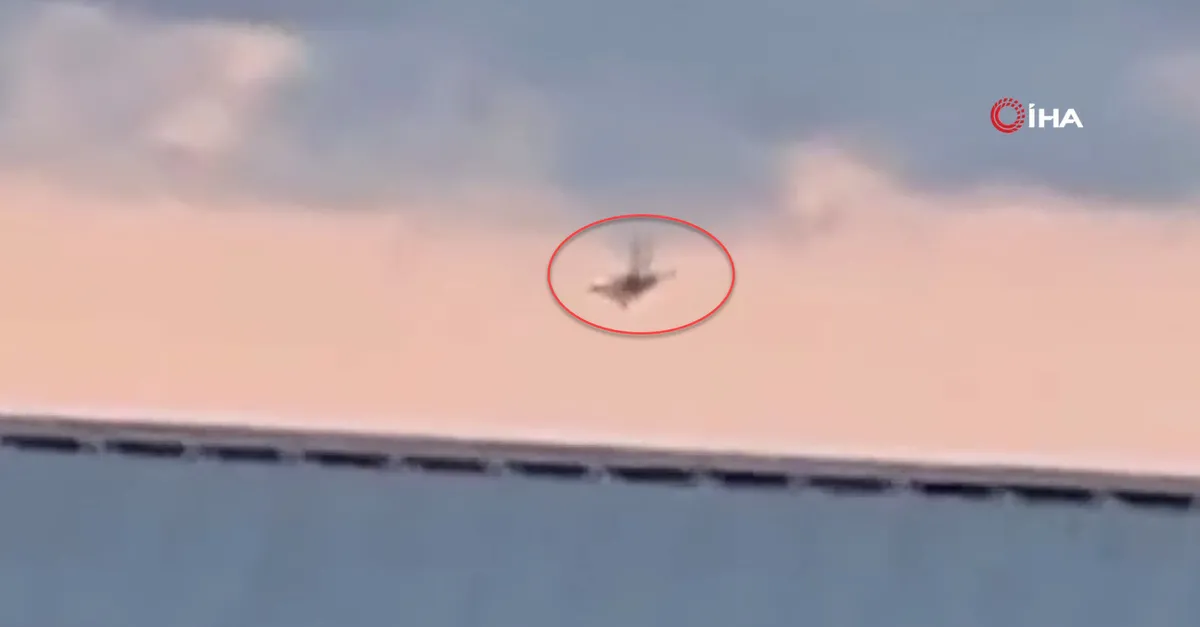 ABD'de uçak evin üzerine düştü: 2 ölü