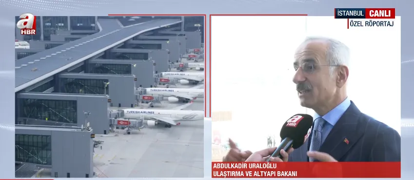 istanbul-havalimaninda-tarihi-mujde-bakan-uraloglu-a-haberde-9-pist-ve-200-milyon-yolcu-kapasitesi-geliyor-1789719905799.png (foto: ahaber.com.tr)