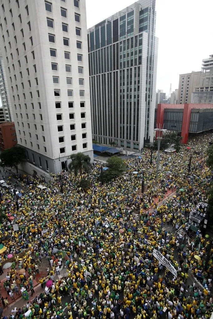 Brezilya’da bir milyon kişi sokağa çıktı