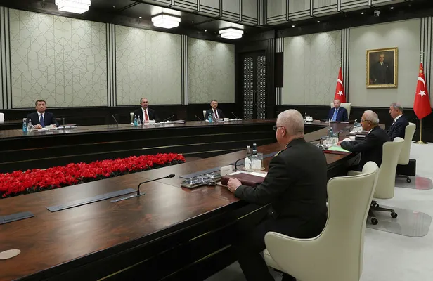 YAŞ kararları 2021: Emekliye sevk edilen, bir üst rütbeye yükselen, görev süresi uzatılan komutanlar açıklandı mı?