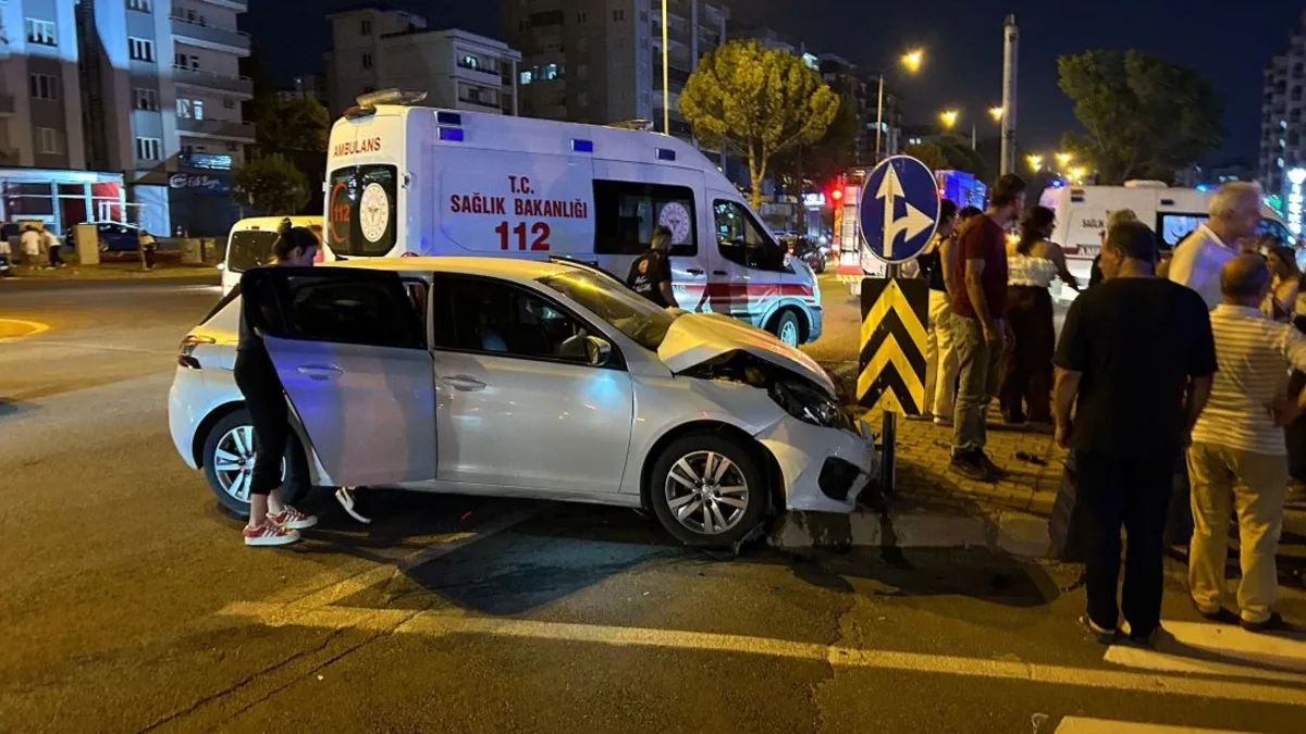 Kahramanmaraş’ta polis aracıyla otomobil çarpıştı: 5 yaralı