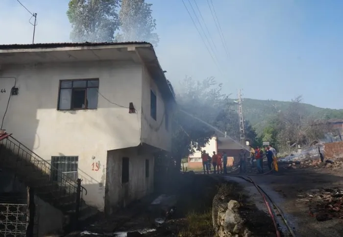 Kastamonu’da yangında acı tablo! Çok sayıda ev küle döndü