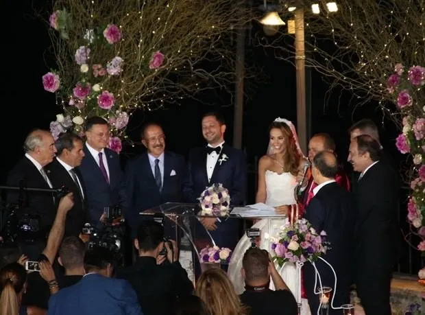 senol gunes in kizi gunce gunes dunya evine girdi