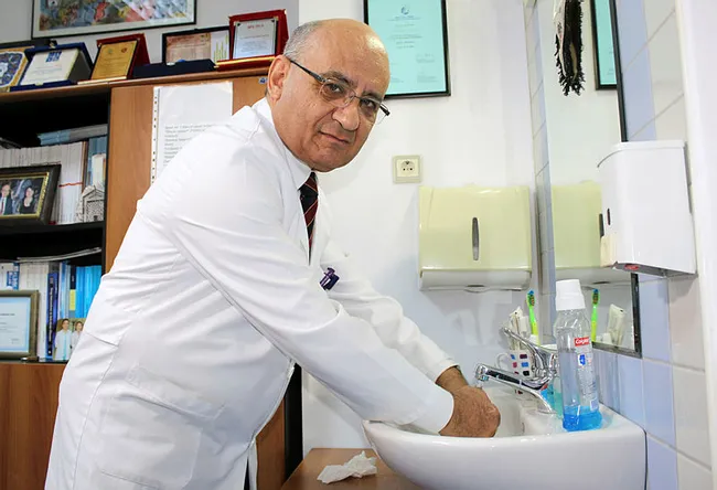 Uzman isimden koronaya karşı tek kullanımlık peçete uyarısı