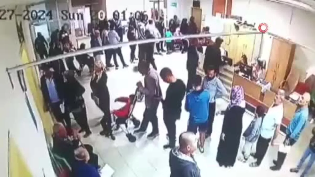 Depreme yakalanan vatandaşların kaçışması kamerada