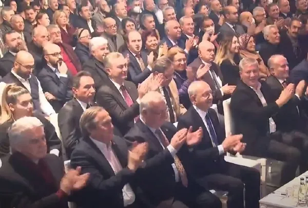 meral-aksenerin-gozdesi-mansur-yavastan-kilicdaroglu-cikisi-adaylik-icin-rotayi-kirdi-insallah-cumhurbaskani-o-1674403274112.jpg Mansur Yavaş'tan 'Kılıçdaroğlu' çıkışı! Adaylık için rotayı kırdı: İnşallah cumhurbaşkanı olarak teşrif edersiniz - 4