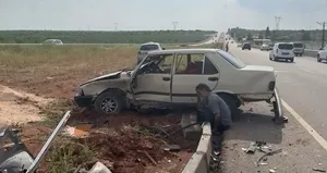 Kaza yaptığı aracının başında gözyaşı döktü
