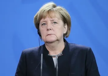 Merkel Türkiye'ye vermediği silahı Barzani'ye verdi