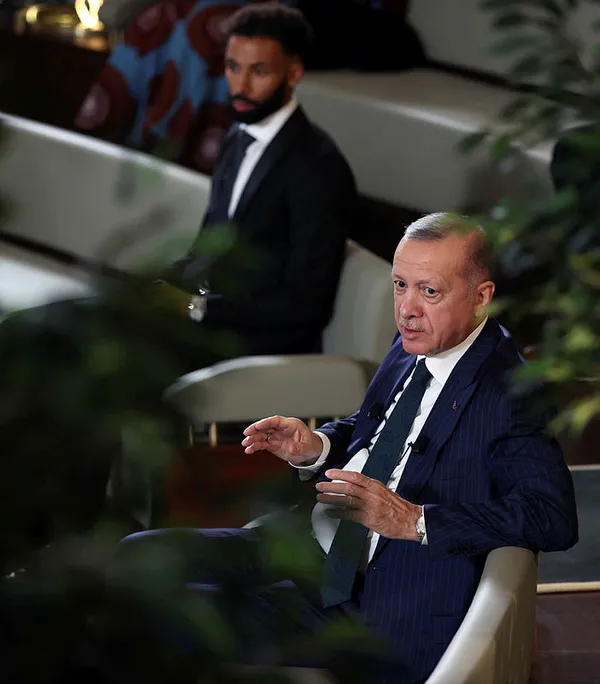 Başkan Erdoğan’dan faiz ve enflasyon açıklaması! Faiz indirimi sürecek mi? Afrikalı gençlerle buluşma programında son dakika açıklamaları