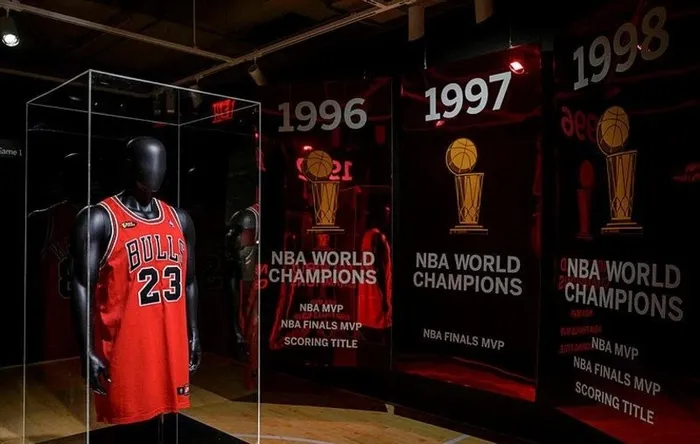 nbain-efsanesi-micheal-jordanin-formasi-rekor-fiyata-satildi-1663338610227.jpeg NBA'in efsanesi Micheal Jordan'ın forması rekor fiyata satıldı - 2