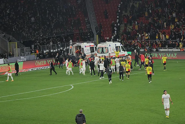 SON DAKİKA! Göztepe Altay maçında olaylar! Göztepe Altay maçı ertelendi mi? Altay kaleci Ozan Evrim Özenç sağlık durumu nasıl?
