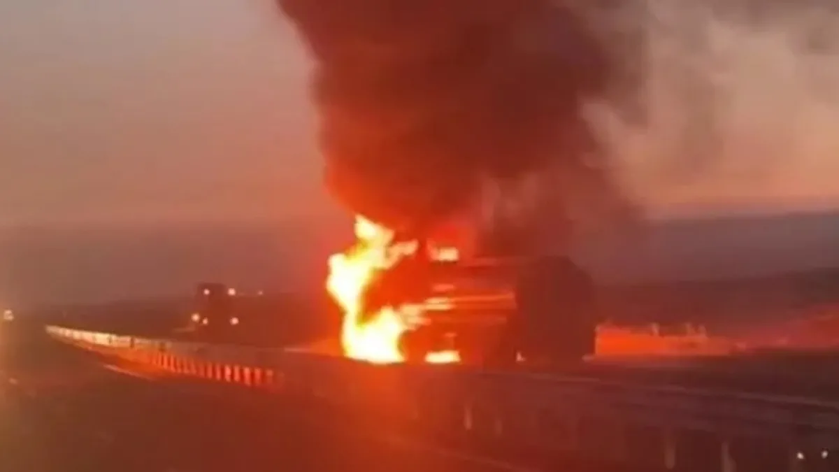 Mardin'de felaket son anda engellendi! Akaryakıt yüklü tankerin kupası alev aldı