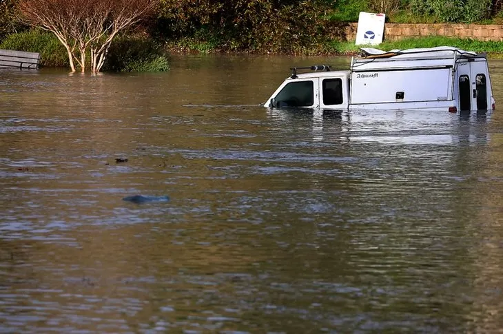 Yeni Zelanda felaketi yaşıyor! Yanardağ patladı iletişim kesildi | Tsunami uyarısı