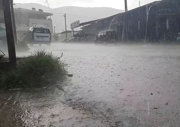 İstanbul'da dolu yağdı cumartesi ve pazar için uyarı geldi! Meteoroloji'den İstanbul ile Ankara için flaş açıklama
