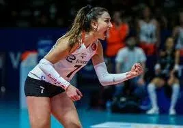 Milli voleybolcu Hande Baladın'a tehdit: Yüzüne asit atacağım 4