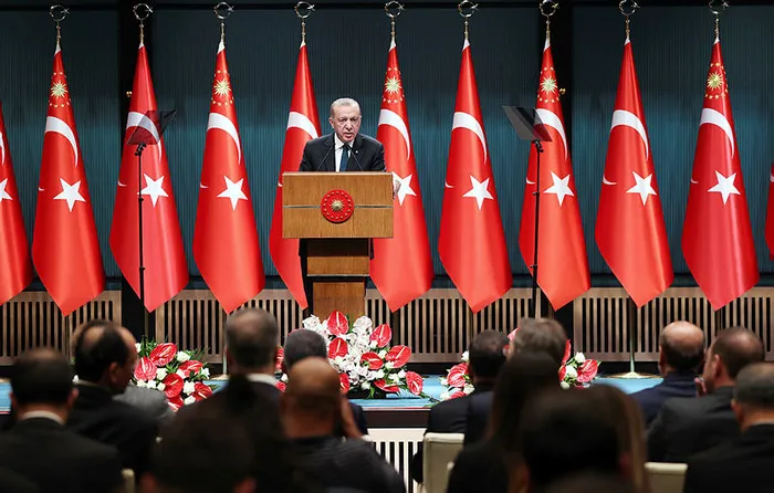 İzmir Barosu Genel Kurulu’nda sözde avukat Aryen Turan’dan TSK’ya iftira terör örgütü PKK’ya destek!