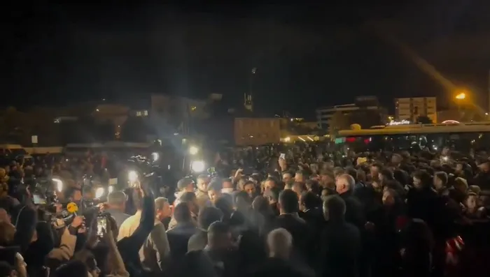 Çağlayan Adliyesi’nde Saraçhane havası! Cumhurbaşkanı İmamoğlu sloganları... Özgür Özel’e kumpas mı?