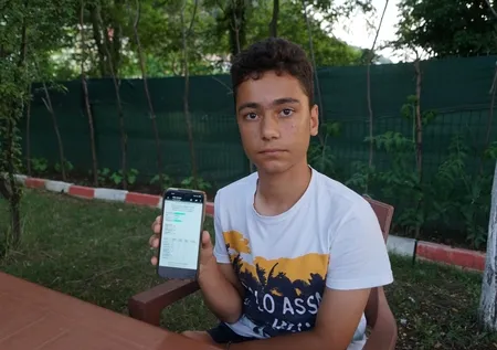 Mum ışığında LGS’ye çalışan afetzede Önder Türkiye birincisi oldu