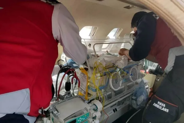 Uçak ambulanslar bebekler için havalandı - 1