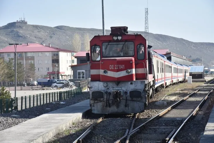 Doğu Ekspresi’ne yoğun ilgi! Binlerce kişi akın etti