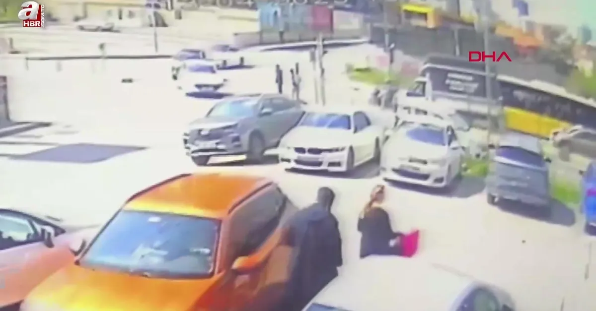 Ataşehir'de motosiklet yayaya çarptı!