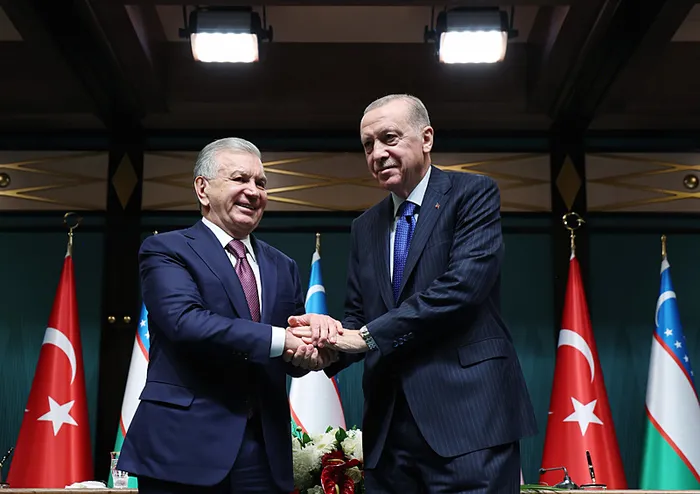 baskan-erdogan-ozbekistan-cumhurbaskani-mirziyoyev-ile-ortak-basin-toplantisinda-aciklamalarda-bulundu-1717692124136.jpg Başkan Erdoğan Özbekistan Cumhurbaşkanı Mirziyoyev ile Ortak Basın Toplantısı'nda açıklamalarda bulundu - 1