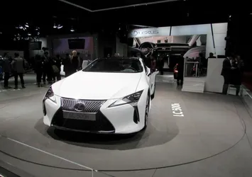 Lexus'tan bomba gibi bir otomobil: Lexus LC 500