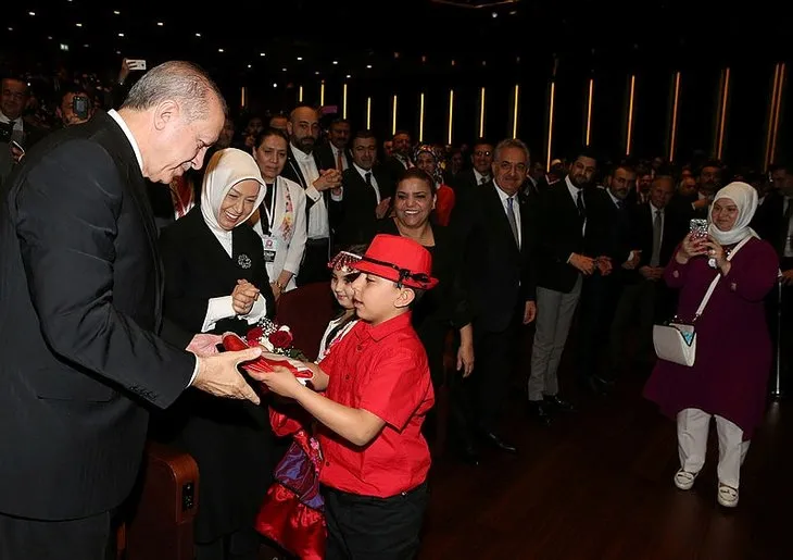 Cumhurbaşkanı Erdoğan Beştepe’de Romanlarla buluştu!