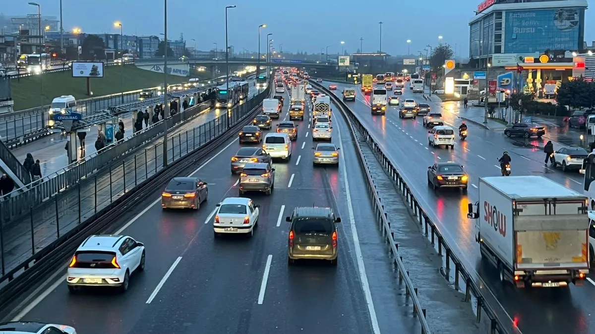 Yola çıkacaklar dikkat! İstanbul’da bayram sonrası pazartesi trafiği